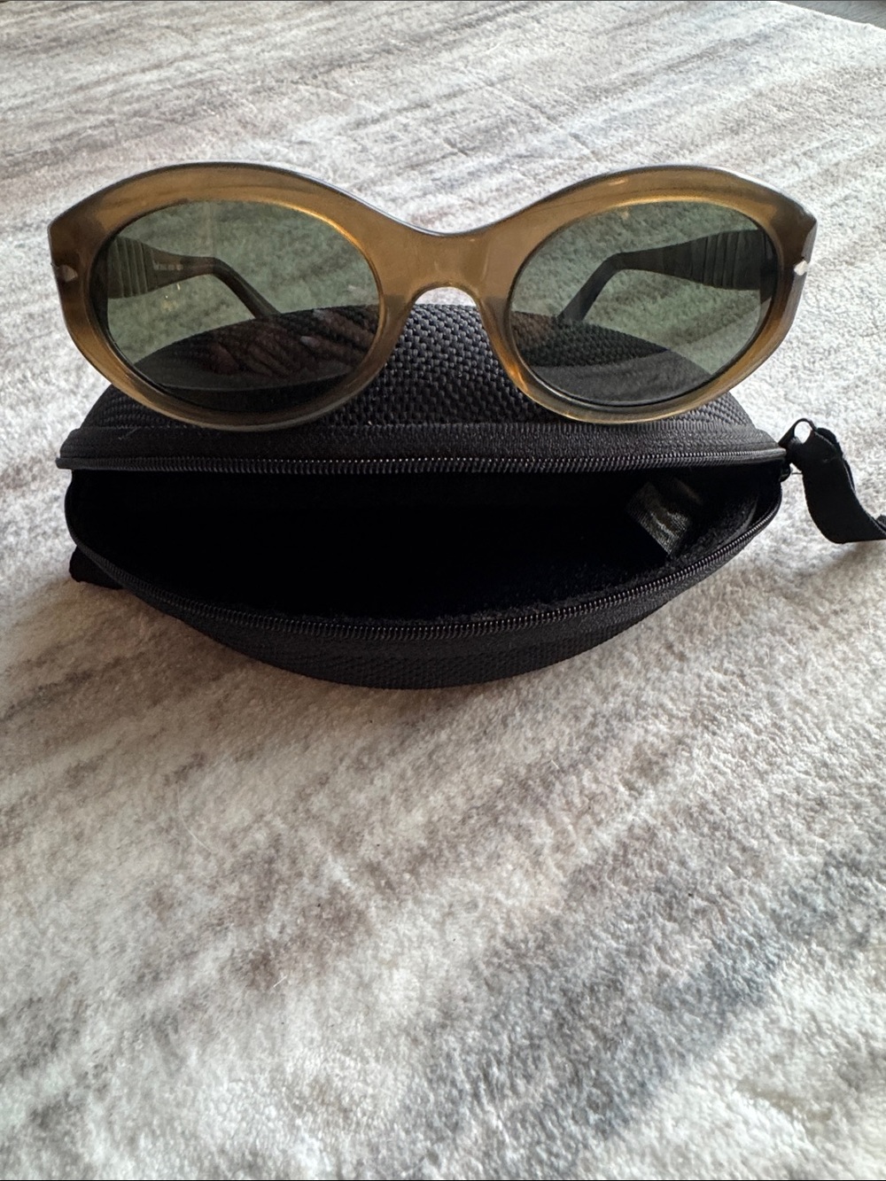 Persol SunglassesPO2573-S 222/31 Honey Havana Oval made in Italy LIKE NEW - Picture 2 of 3
